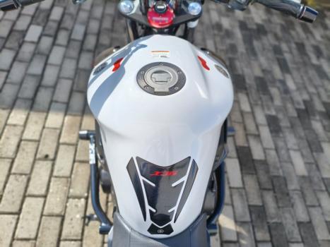 YAMAHA XJ6 600 N, Foto 3