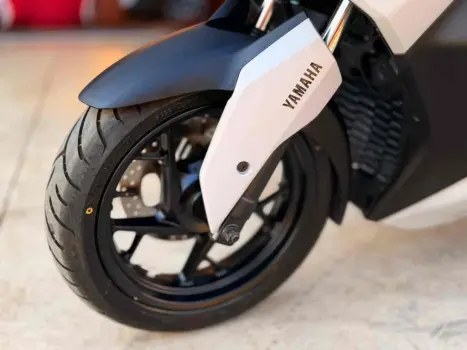 YAMAHA Xmax 250 , Foto 6