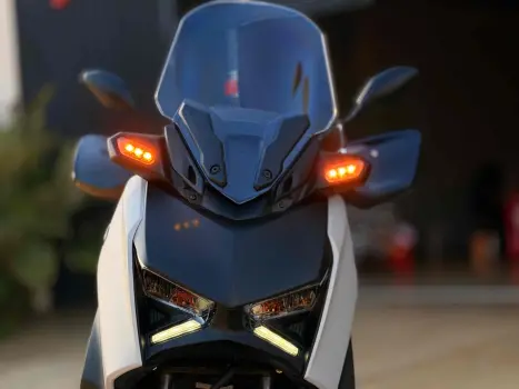 YAMAHA Xmax 250 , Foto 9