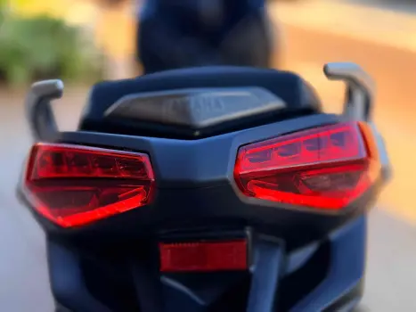 YAMAHA Xmax 250 , Foto 13
