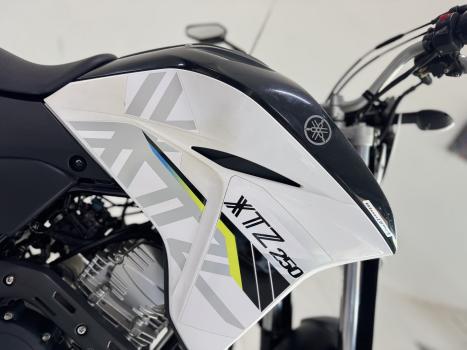 YAMAHA XTZ 250 LANDER, Foto 3