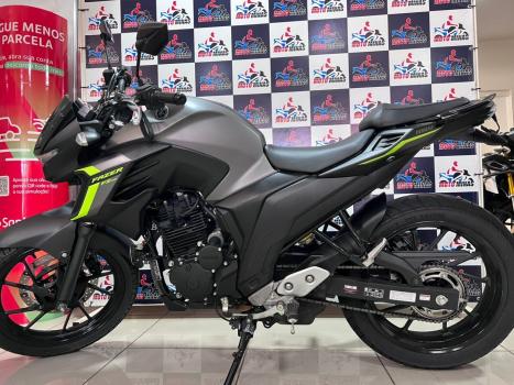YAMAHA YS Fazer 250 , Foto 3