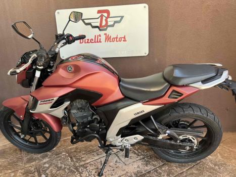 YAMAHA YS Fazer 250 , Foto 3