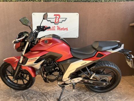 YAMAHA YS Fazer 250 LIMITED EDITION, Foto 2