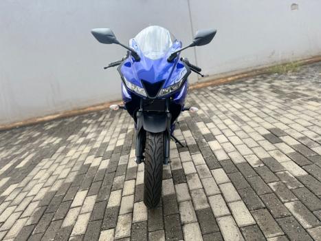 YAMAHA YZF R15 150 ABS, Foto 3