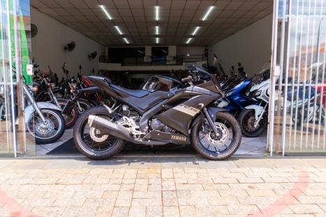 YAMAHA YZF R15 150 ABS, Foto 2