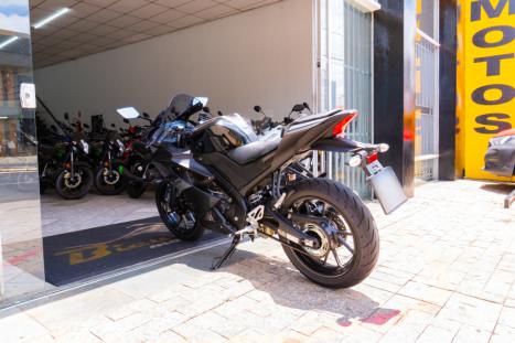 YAMAHA YZF R15 150 ABS, Foto 3