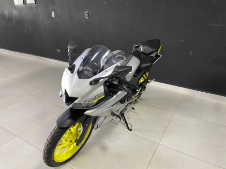 YAMAHA YZF R15 150 ABS, Foto 2