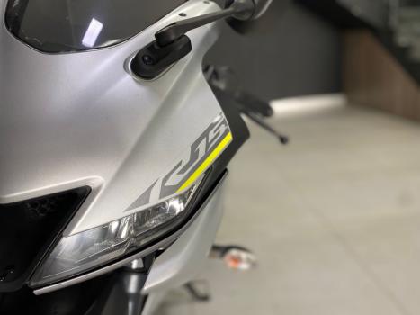 YAMAHA YZF R15 150 ABS, Foto 4
