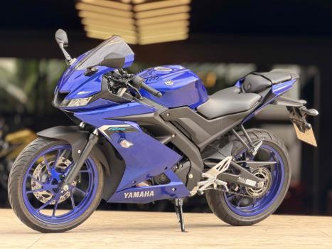 YAMAHA YZF R15 150 ABS, Foto 2