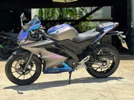 YAMAHA YZF R15 150 ABS, Foto 2