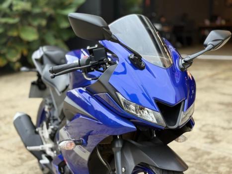 YAMAHA YZF R15 150 ABS, Foto 2
