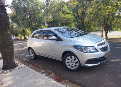 CHEVROLET Onix Hatch 1.4 4P FLEX LT, Foto 3