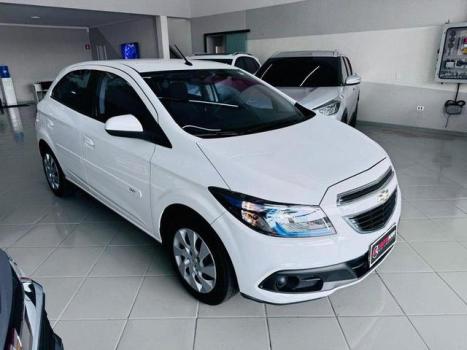 CHEVROLET Onix Hatch 1.4 4P FLEX LT, Foto 4