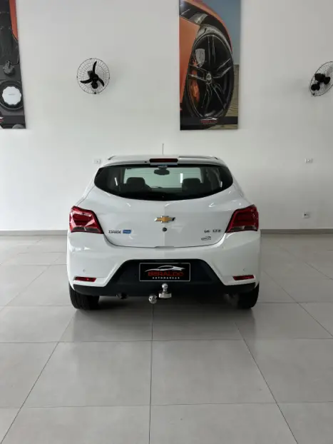 CHEVROLET Onix Hatch 1.4 4P FLEX LTZ, Foto 7