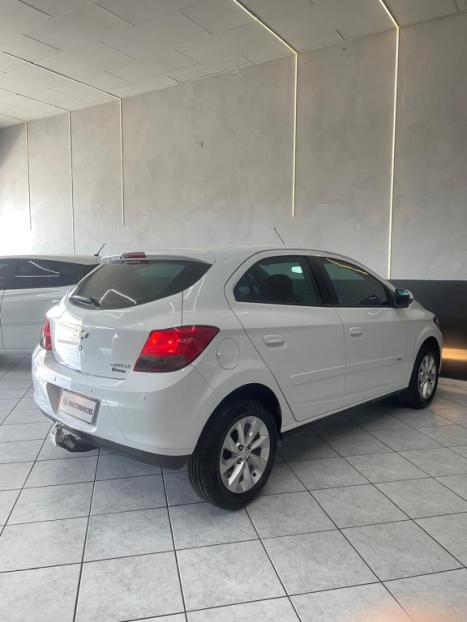 CHEVROLET Onix Hatch 1.4 4P FLEX LT, Foto 4