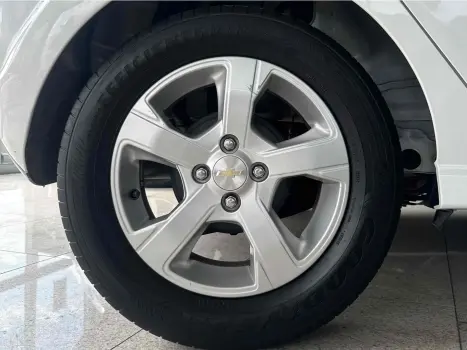 CHEVROLET Onix Hatch 1.4 4P FLEX LT, Foto 9