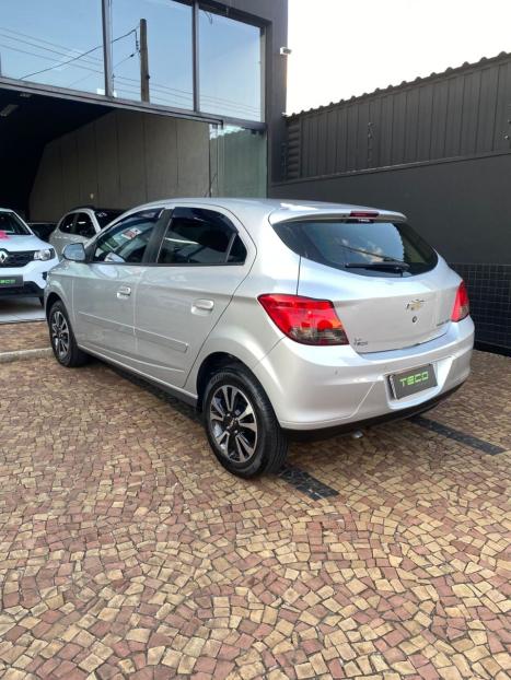 CHEVROLET Onix Hatch 1.4 4P FLEX LTZ, Foto 4