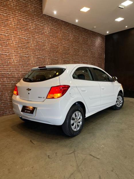 CHEVROLET Onix Hatch 1.4 4P FLEX LT, Foto 4