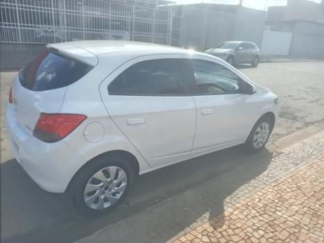 CHEVROLET Onix Hatch 1.4 4P FLEX LT, Foto 2