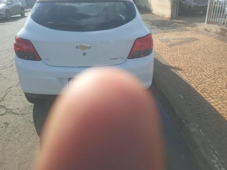CHEVROLET Onix Hatch 1.4 4P FLEX LT, Foto 3