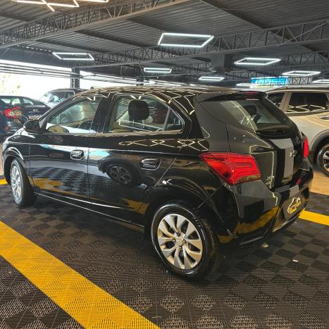 CHEVROLET Onix Hatch 1.0 4P FLEX JOY BLACK, Foto 4