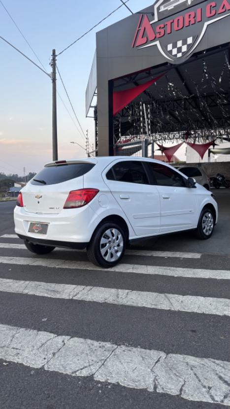 CHEVROLET Onix Hatch 1.4 4P FLEX LT, Foto 5