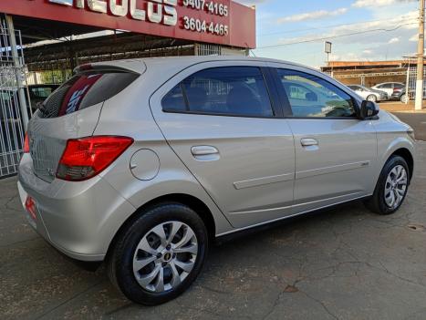 CHEVROLET Onix Hatch 1.4 4P FLEX LT, Foto 5
