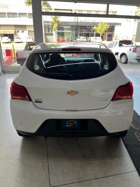 CHEVROLET Onix Hatch 1.4 4P FLEX LT, Foto 5
