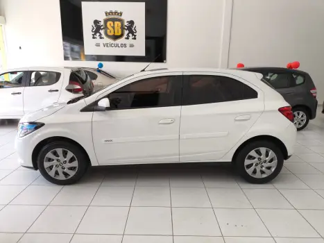 CHEVROLET Onix Hatch 1.4 4P FLEX LT, Foto 3