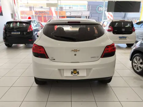 CHEVROLET Onix Hatch 1.4 4P FLEX LT, Foto 5
