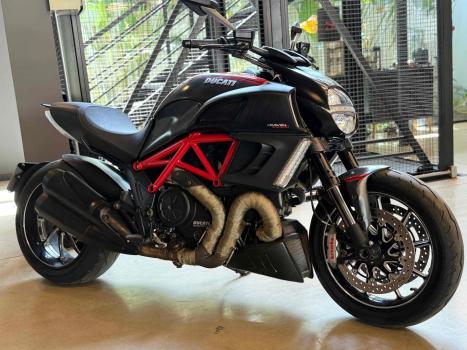 DUCATI Diavel 1200 CARBON, Foto 1