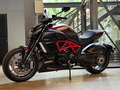 DUCATI Diavel 1200 CARBON, Foto 2