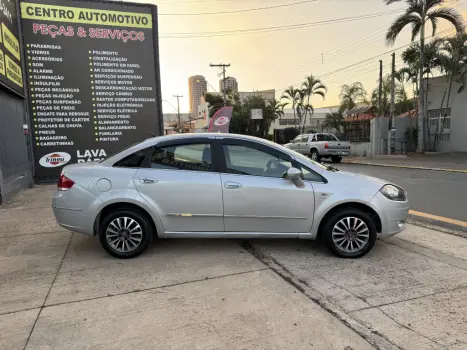 FIAT Linea 1.8 16V 4P FLEX ESSENCE DUALOGIC AUTOMATIZADO, Foto 2
