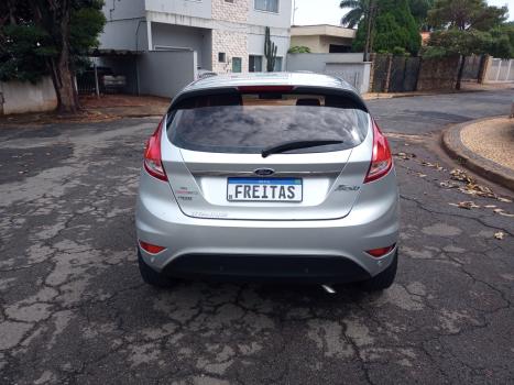 FORD Fiesta Hatch 1.6 16V 4P FLEX TITANIUM PLUS POWERSHIFT AUTOMTICO, Foto 4
