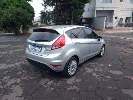 FORD Fiesta Hatch 1.6 16V 4P FLEX TITANIUM PLUS POWERSHIFT AUTOMTICO, Foto 5