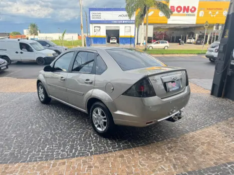 FORD Fiesta Sedan 1.6 4P ROCAM FLEX, Foto 6