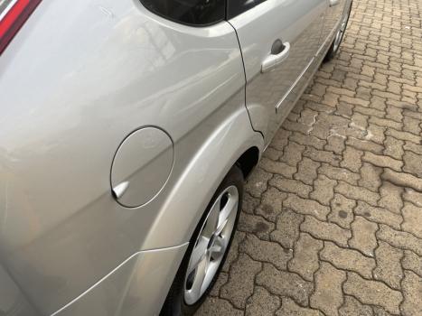 FORD Focus Hatch 1.6 4P GLX, Foto 4