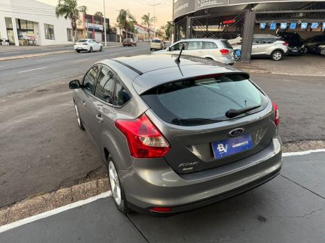 FORD Focus Hatch 1.6 16V 4P FLEX S, Foto 6