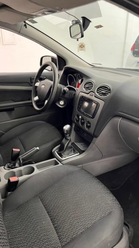 FORD Focus Hatch 1.6 4P GLX, Foto 6