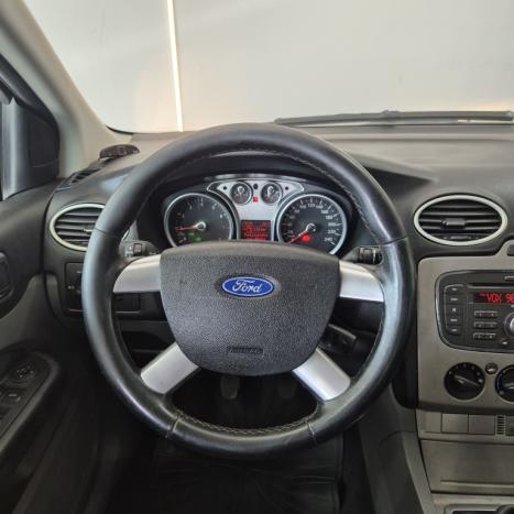 FORD Focus Hatch 1.6 4P GLX, Foto 7
