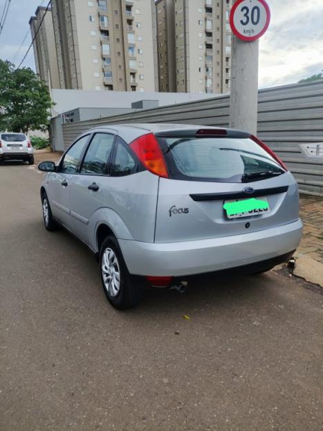 FORD Focus Hatch 1.8 16V 4P, Foto 8