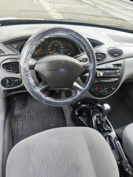 FORD Focus Hatch 1.8 16V 4P, Foto 6