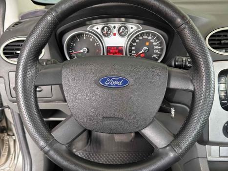 FORD Focus Hatch 2.0 16V 4P GLX, Foto 14