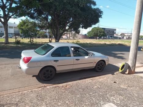 FORD Mondeo 2.0 16V CLX 4P, Foto 3