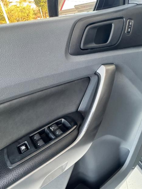 FORD Ranger 2.2 16V XLS DIESEL 4X4 CABINE DUPLA AUTOMTICO, Foto 13