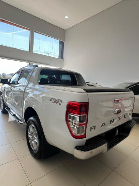 FORD Ranger 3.2 20V CABINE DUPLA 4X4 LIMITED PLUS TURBO DIESEL AUTOMTICO, Foto 3