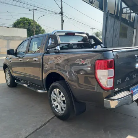 FORD Ranger 3.2 20V XLT 4X4 CABINE DUPLA TURBO DIESEL AUTOMTICO, Foto 5