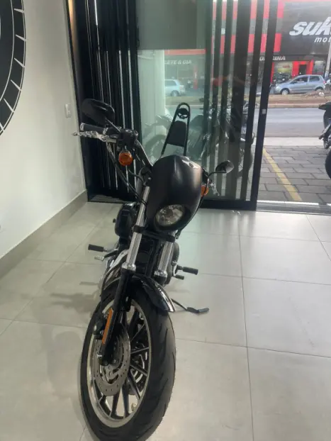 HARLEY DAVIDSON Sportster XL 883 R, Foto 3