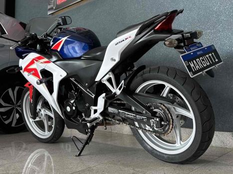 HONDA CBR 250 R, Foto 3